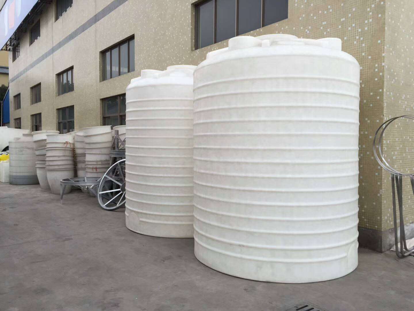 PE����ˮ��ˮͰ